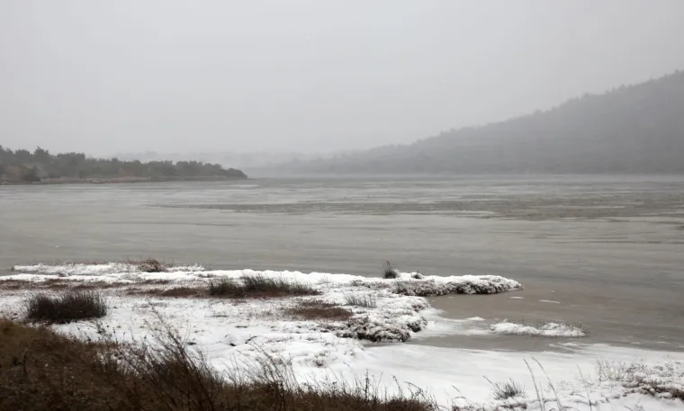 Niske temperature u kombinaciji s jakom orkanskom burom zaledile more u Tisnom