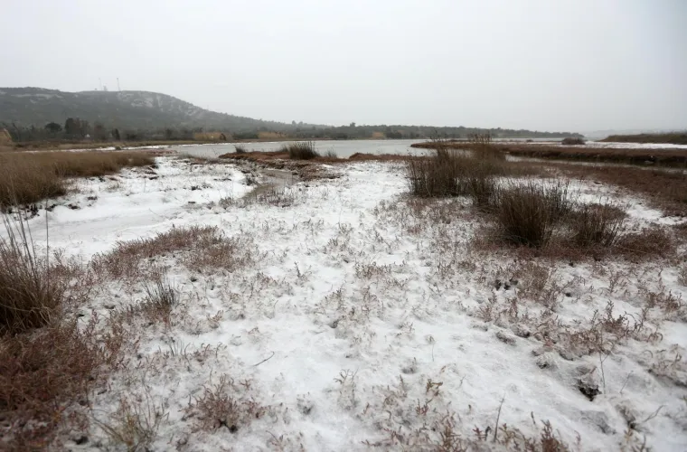Niske temperature u kombinaciji s jakom orkanskom burom zaledile more u Tisnom