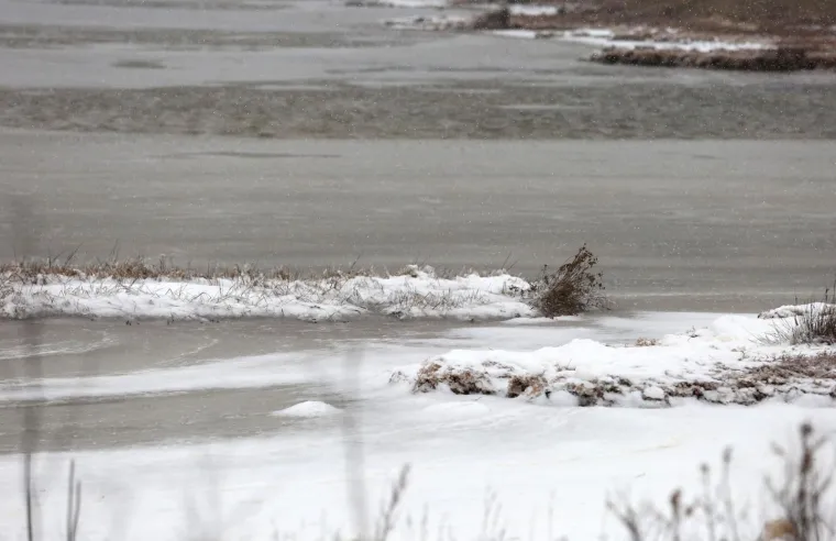 Niske temperature u kombinaciji s jakom orkanskom burom zaledile more u Tisnom