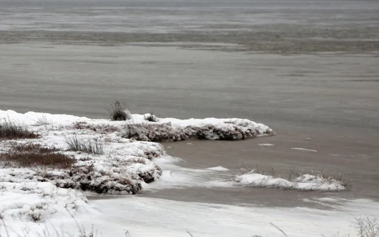 U DALMACIJI JE TOLIKO HLADNO DA SE ZALEDILO I MORE: Pogledajte prizore snimljene jutros u okolici Tisnog
