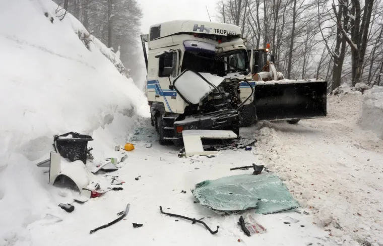TE&Scaron;KA PROMETNA NA STAROJ CESTI RIJEKA-ZAGREB: Sudarili se autobus i kamion, vi&scaron;e ljudi je ozlijeđeno