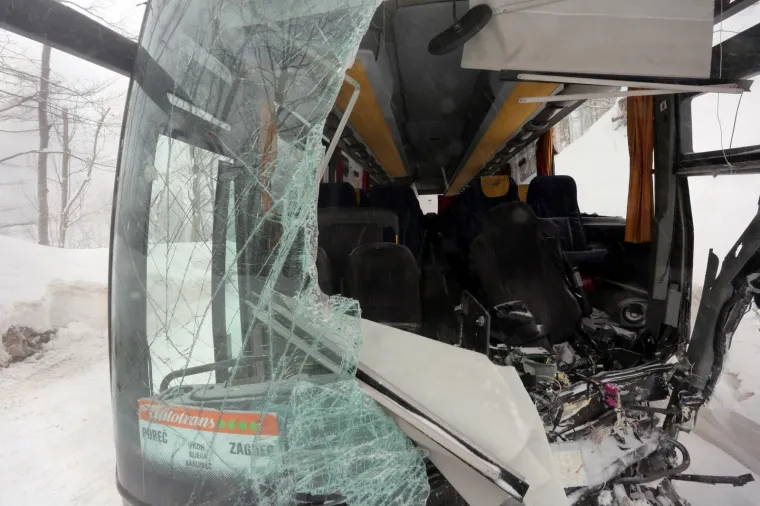 TE&Scaron;KA PROMETNA NA STAROJ CESTI RIJEKA-ZAGREB: Sudarili se autobus i kamion, vi&scaron;e ljudi je ozlijeđeno