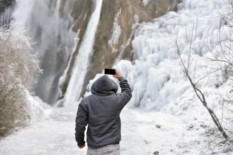 Nevjerojatni prizori: izuzetno niske temperature zaledile slap Krčić