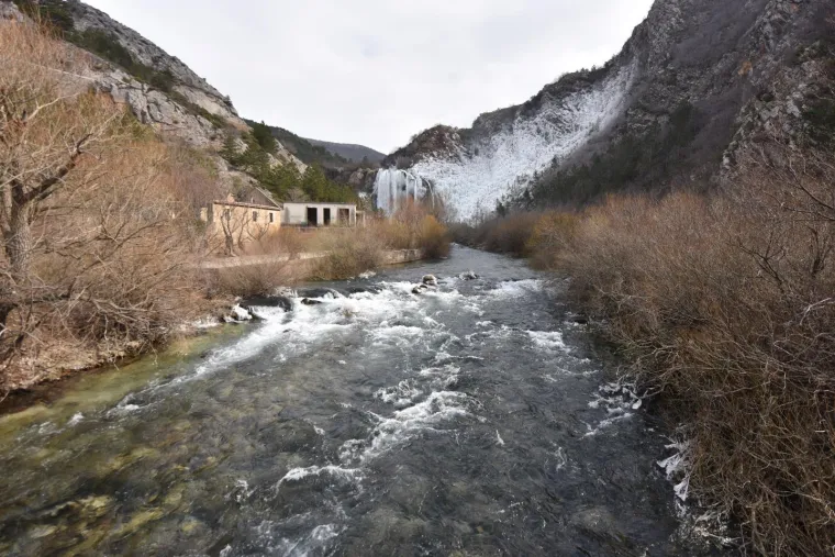 Nevjerojatni prizori: izuzetno niske temperature zaledile slap Krčić