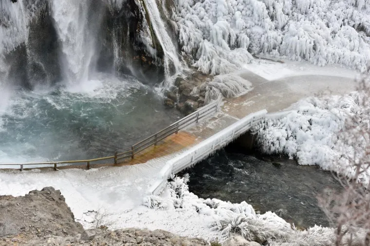 Nevjerojatni prizori: izuzetno niske temperature zaledile slap Krčić
