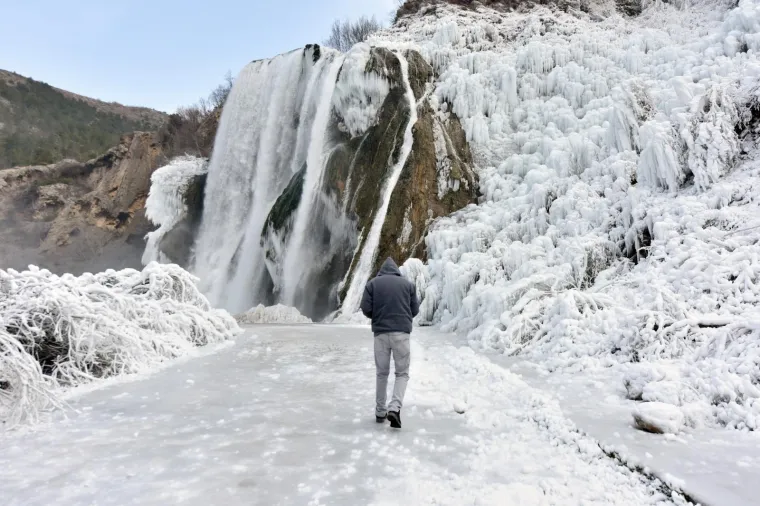 Nevjerojatni prizori: izuzetno niske temperature zaledile slap Krčić