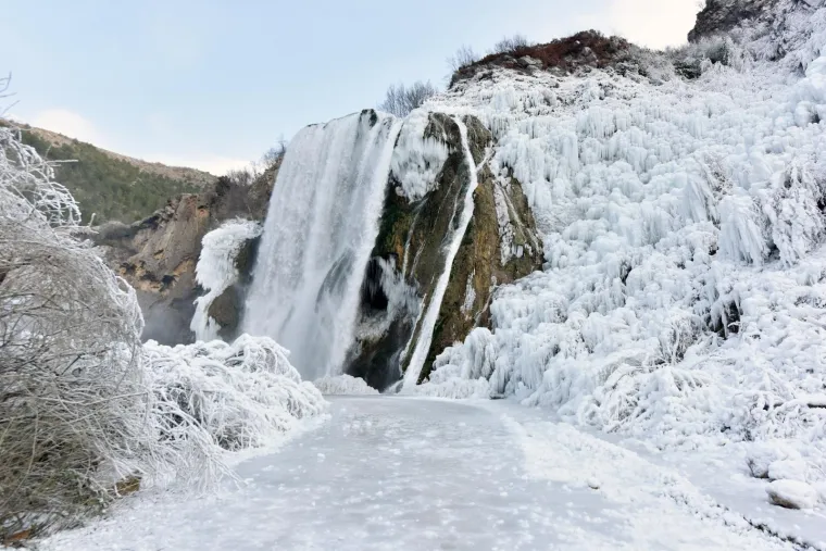 Nevjerojatni prizori: izuzetno niske temperature zaledile slap Krčić