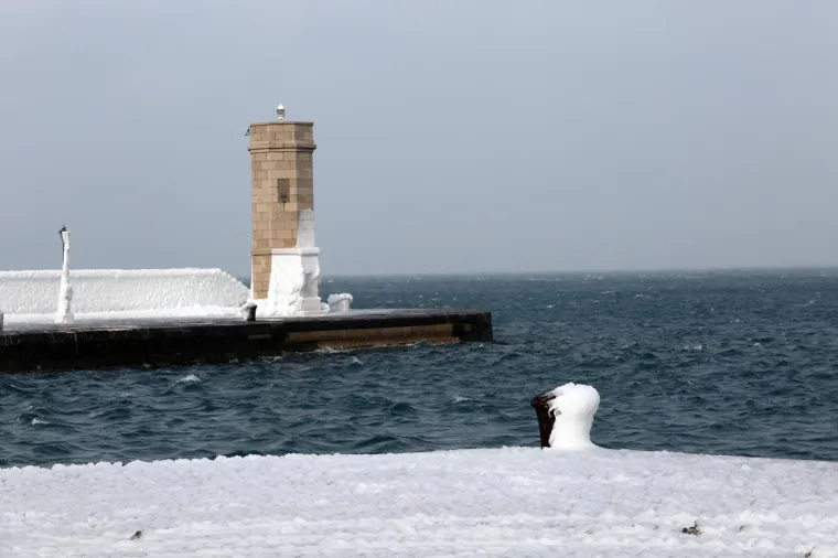 POLARNA ZIMA ZALEDILA SLAPOVE I MORE: Pogledajte senzacionalne fotografije hrvatskih prirodnih ljepota okovanih ledom