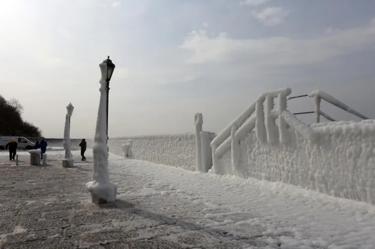 POLARNA ZIMA ZALEDILA SLAPOVE I MORE: Pogledajte senzacionalne fotografije hrvatskih prirodnih ljepota okovanih ledom