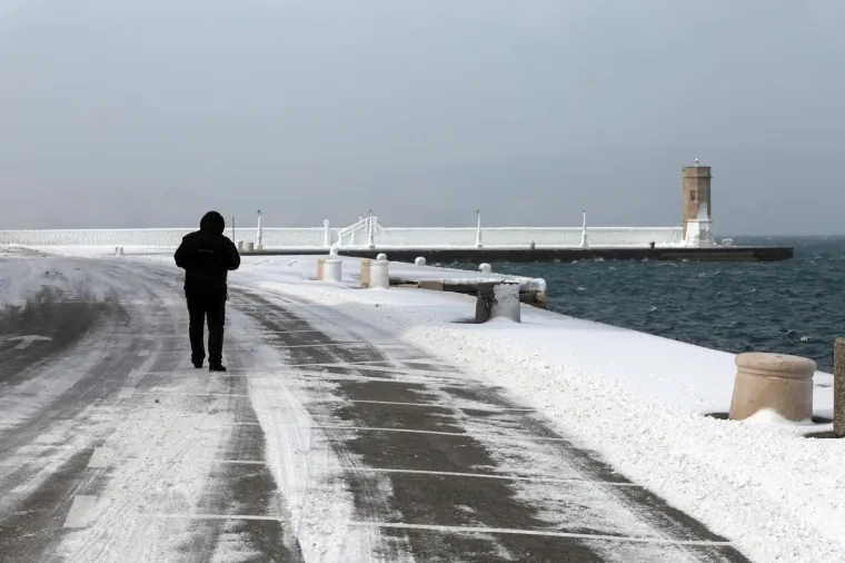 POLARNA ZIMA ZALEDILA SLAPOVE I MORE: Pogledajte senzacionalne fotografije hrvatskih prirodnih ljepota okovanih ledom