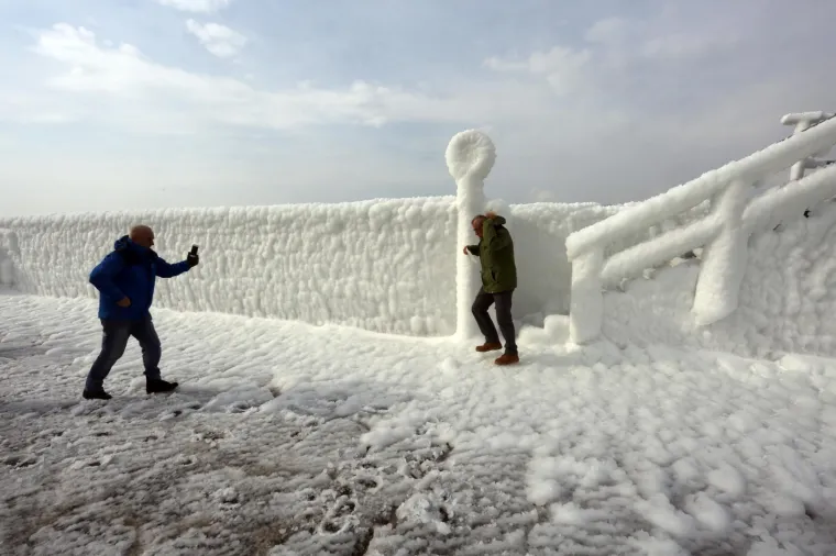 POLARNA ZIMA ZALEDILA SLAPOVE I MORE: Pogledajte senzacionalne fotografije hrvatskih prirodnih ljepota okovanih ledom