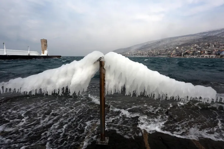 POLARNA ZIMA ZALEDILA SLAPOVE I MORE: Pogledajte senzacionalne fotografije hrvatskih prirodnih ljepota okovanih ledom