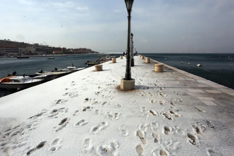 POLARNA ZIMA ZALEDILA SLAPOVE I MORE: Pogledajte senzacionalne fotografije hrvatskih prirodnih ljepota okovanih ledom