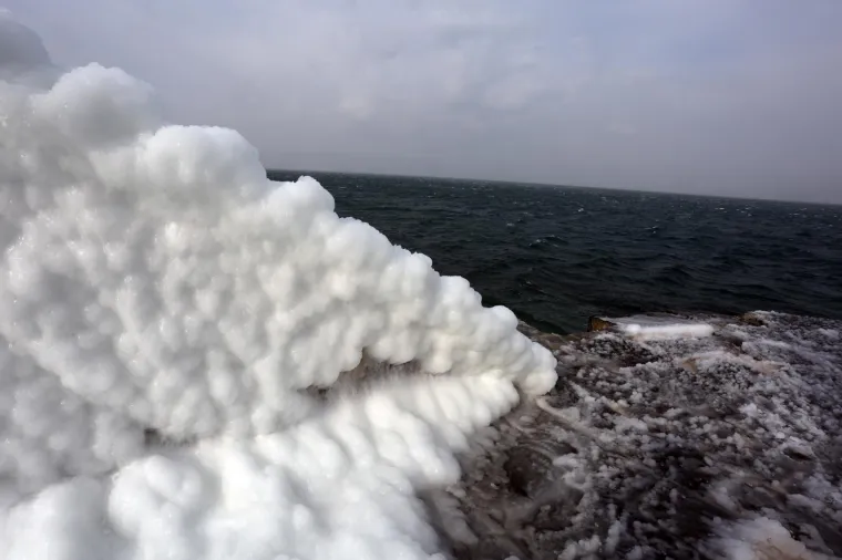 POLARNA ZIMA ZALEDILA SLAPOVE I MORE: Pogledajte senzacionalne fotografije hrvatskih prirodnih ljepota okovanih ledom