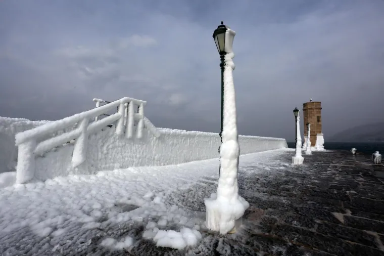 POLARNA ZIMA ZALEDILA SLAPOVE I MORE: Pogledajte senzacionalne fotografije hrvatskih prirodnih ljepota okovanih ledom