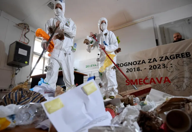 Prognoza za Zagreb? SMEĆAVA: prosvjednim performansom zatražen kvalitetan sustav odvajanja otpada
