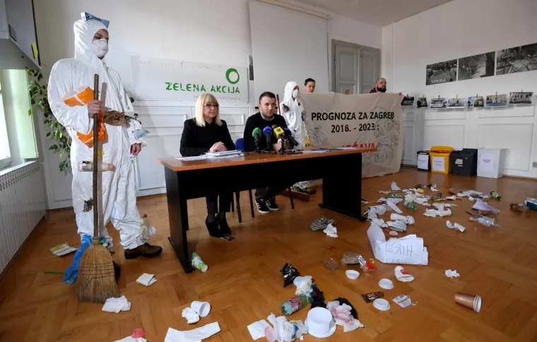 Prognoza za Zagreb? SMEĆAVA: prosvjednim performansom zatražen kvalitetan sustav odvajanja otpada