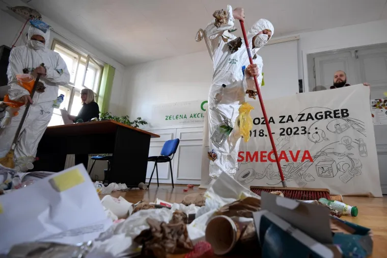 Prognoza za Zagreb? SMEĆAVA: prosvjednim performansom zatražen kvalitetan sustav odvajanja otpada