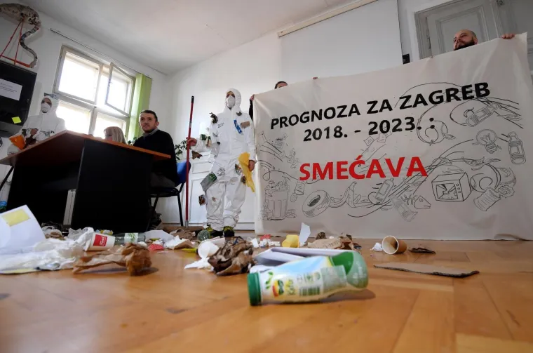 Prognoza za Zagreb? SMEĆAVA: prosvjednim performansom zatražen kvalitetan sustav odvajanja otpada