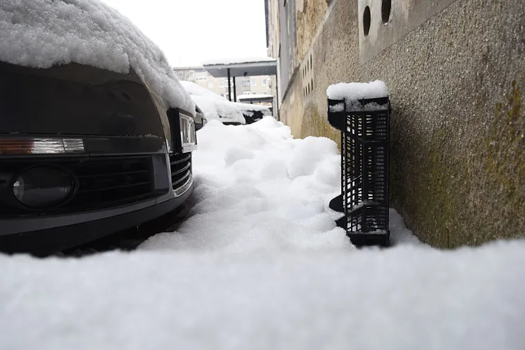 Sa snijegom krenula uzurpacija parkirnih mjesta
