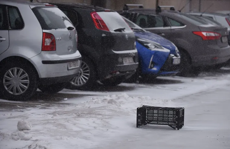 Sa snijegom krenula uzurpacija parkirnih mjesta