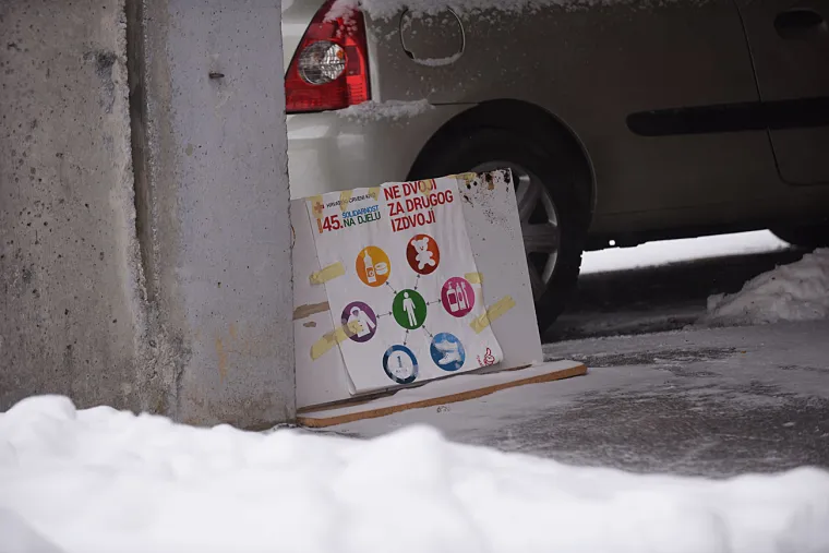 Sa snijegom krenula uzurpacija parkirnih mjesta