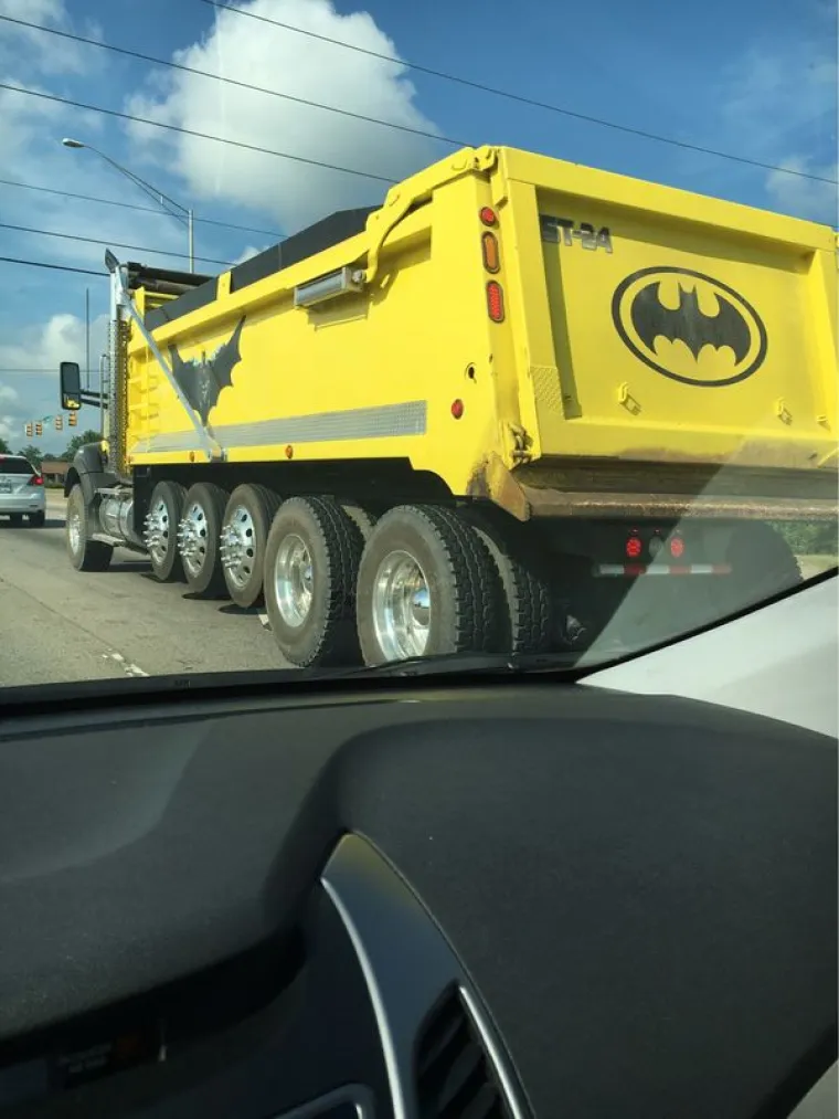 TKO JE NJIMA DAO VOZAČKU DOZVOLU? Od njihovih akrobacija u prometu boli glava, ne želite se voziti iza njih