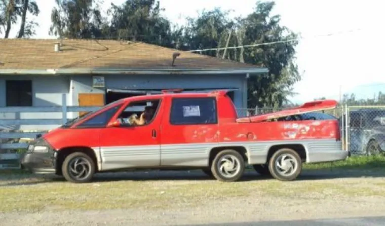 TKO JE NJIMA DAO VOZAČKU DOZVOLU? Od njihovih akrobacija u prometu boli glava, ne želite se voziti iza njih