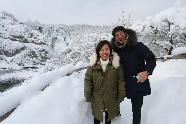 SPEKTAKULARAN PRIZOR ZALEĐENIH PLITVIČKIH JEZERA ODU&Scaron;EVIO TURISTE: Ovako izgleda prava zimska idila...