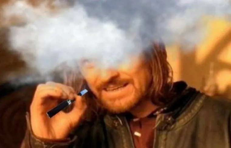 Pušenje e-cigarete, u engleskom govornom području poznao kao 'vaping' iliti - 'parenje'. Udisanje i igranje parom postalo je popularanog među svima onima koji ne žele pušiti cigarete, ali svejedno žele 'izgledati cool'. Takvi se 'pare' na svakom koraku jer se svima žele pohvaliti pa nije niti čudo da ih internet ismijava. Više o tome saznajte u nastavku...