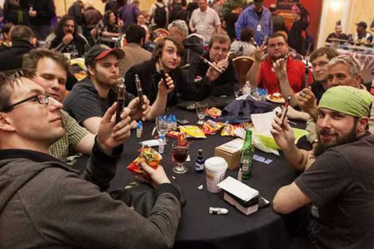 'PARE SE' NA SVAKOM KORAKU: Misle da su cool jer udi&scaron;u paru umjesto dima, internet ima drugo mi&scaron;ljenje