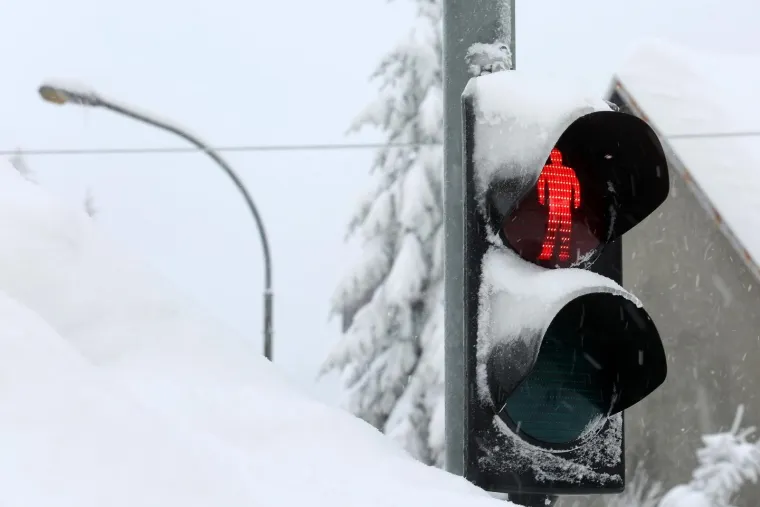 U DELNICAMA OBOREN REKORD! Napadalo čak 182 cm snijega, pogledajte prizore zatrpanog grada