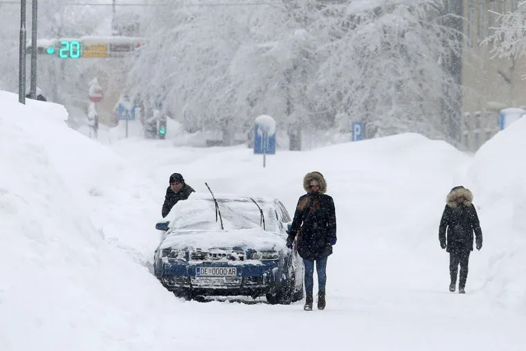 U DELNICAMA OBOREN REKORD! Napadalo čak 182 cm snijega, pogledajte prizore zatrpanog grada