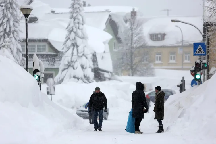 U DELNICAMA OBOREN REKORD! Napadalo čak 182 cm snijega, pogledajte prizore zatrpanog grada