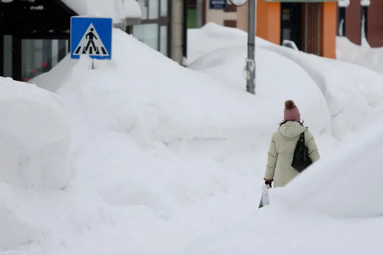 U DELNICAMA OBOREN REKORD! Napadalo čak 182 cm snijega, pogledajte prizore zatrpanog grada
