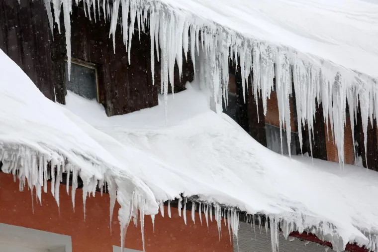 U DELNICAMA OBOREN REKORD! Napadalo čak 182 cm snijega, pogledajte prizore zatrpanog grada