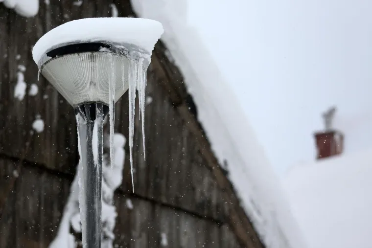 U DELNICAMA OBOREN REKORD! Napadalo čak 182 cm snijega, pogledajte prizore zatrpanog grada
