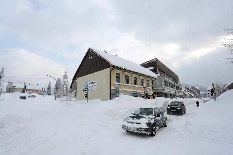 U DELNICAMA OBOREN REKORD! Napadalo čak 182 cm snijega, pogledajte prizore zatrpanog grada