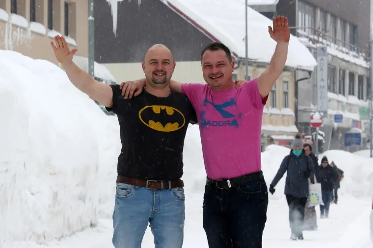 U DELNICAMA OBOREN REKORD! Napadalo čak 182 cm snijega, pogledajte prizore zatrpanog grada