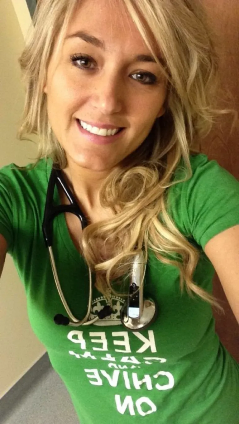 KOLEGICE KOJE NE PO&Scaron;TUJU DRESS CODE: Dodu&scaron;e, nitko od kolega se ne buni...