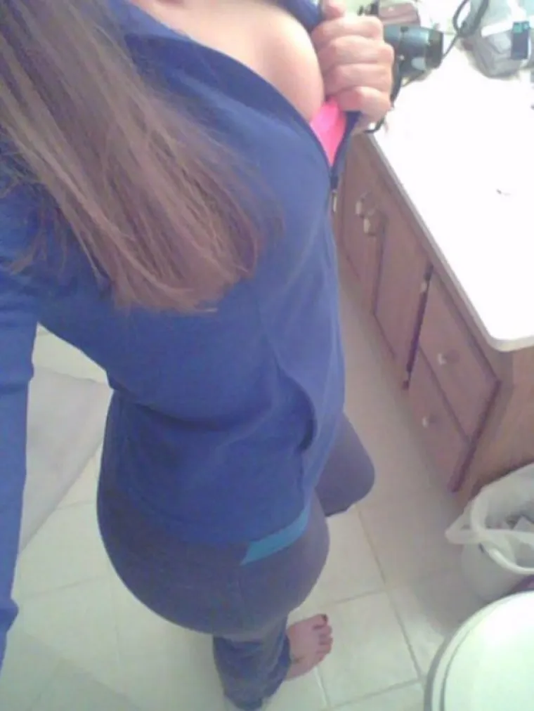 KOLEGICE KOJE NE PO&Scaron;TUJU DRESS CODE: Dodu&scaron;e, nitko od kolega se ne buni...