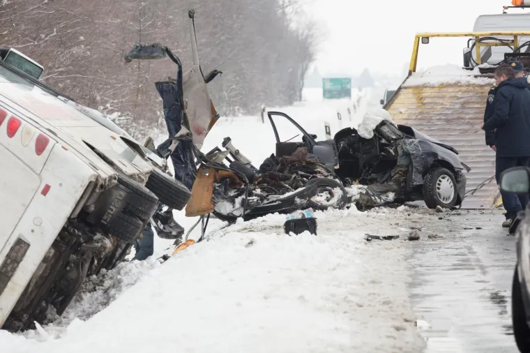 TRAGEDIJA U SLAVONIJI: U sudaru automobila i minibusa troje mrtvih