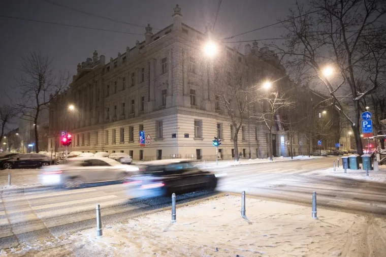 Spokojni Zagreb: sinoćnji snijeg stvorio idilični ugođaj u večernjim satima