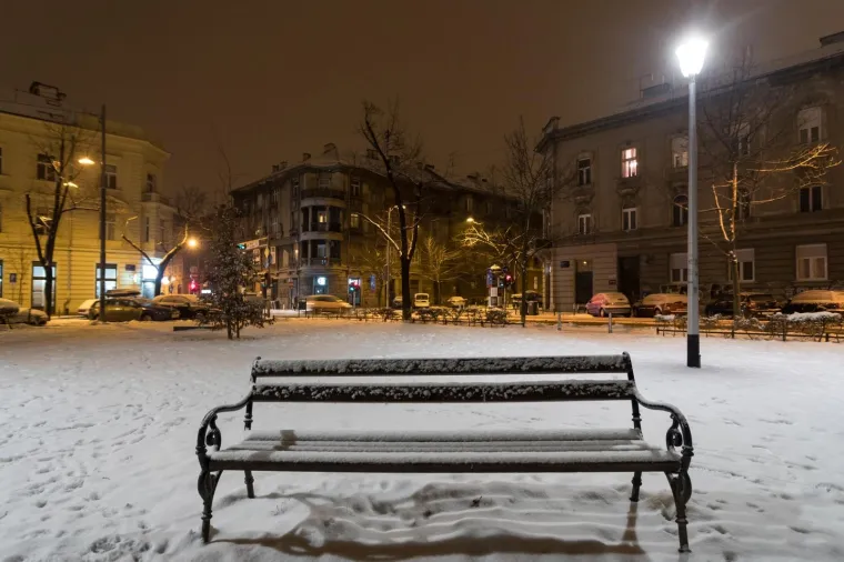 Spokojni Zagreb: sinoćnji snijeg stvorio idilični ugođaj u večernjim satima