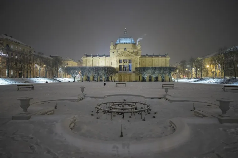Spokojni Zagreb: sinoćnji snijeg stvorio idilični ugođaj u večernjim satima