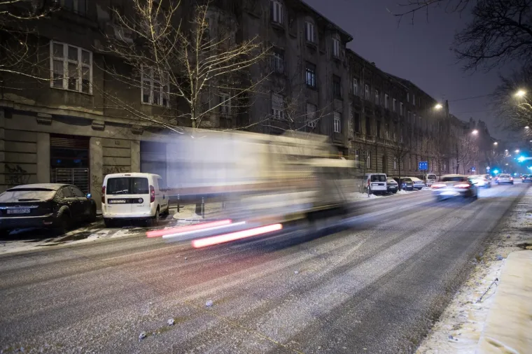 Spokojni Zagreb: sinoćnji snijeg stvorio idilični ugođaj u večernjim satima