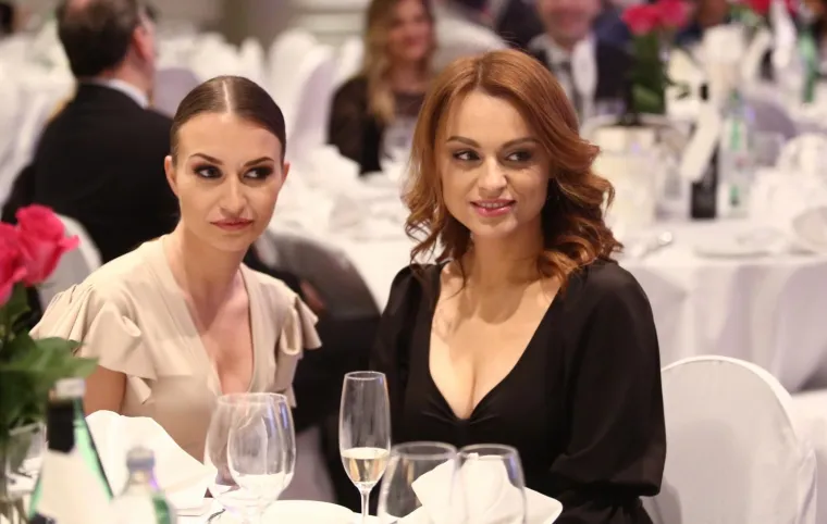 Antonija Šola je zavodila dubokim dekolteom