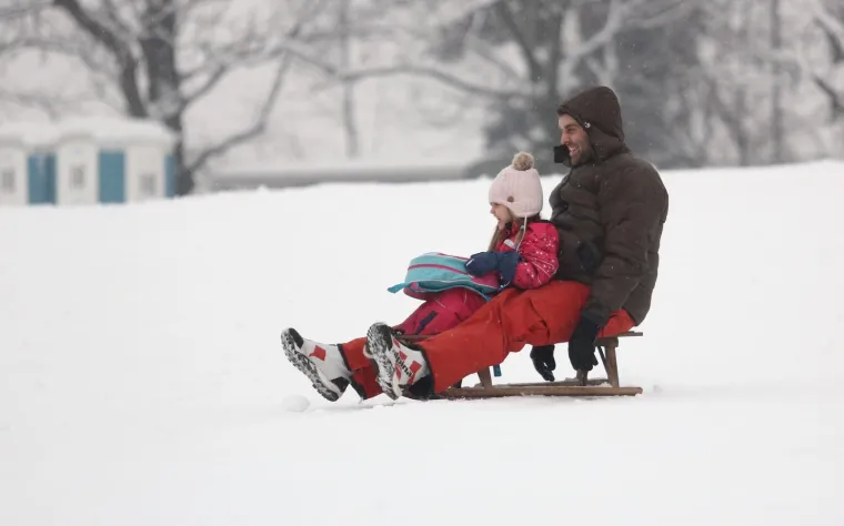 SLUŽBENO OTVORENO SANJKALI&Scaron;TE NA CMROKU: Pogledajte kako se niz brijeg na sanjkama spustio gradonačelnik Bandić