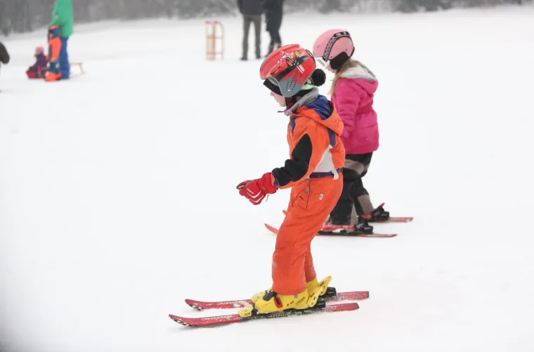 SLUŽBENO OTVORENO SANJKALI&Scaron;TE NA CMROKU: Pogledajte kako se niz brijeg na sanjkama spustio gradonačelnik Bandić