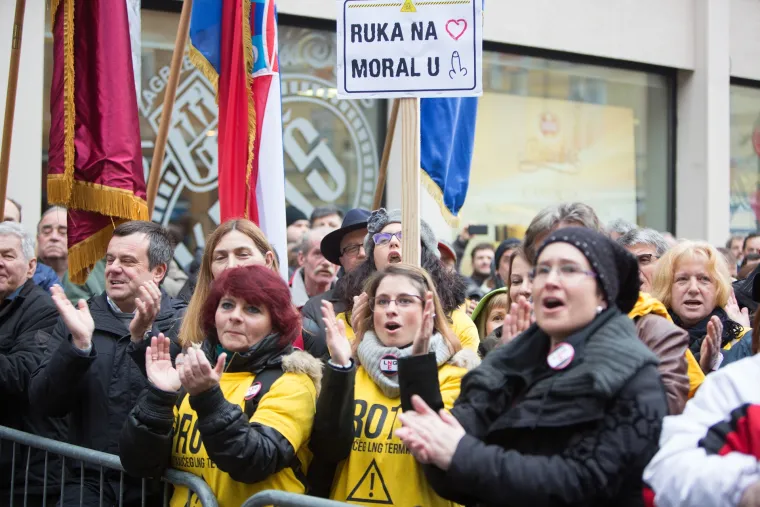 Riječko 'ne': nekoliko tisuća građana u Rijeci na prosvjedu protiv plutajućeg terminala